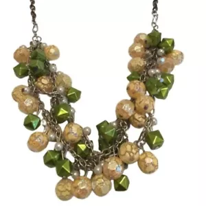 Brandneu klobig limettengrün Perlen Edelsteine Halskette Ohrringe Set, Damenmode. - Bild 1 von 5