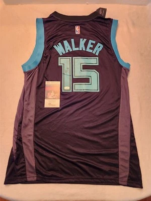 Camiseta personalizada firmada por KEMBA WALKER HORNETS TALLA XL CERTIFICADO DE AUTENTICIDAD JSA Foto 1 de 4