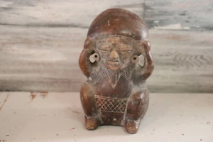 Statuette colombienne en terre cuite , statue , sculpture ,main surla tete - Imagen 1 de 5