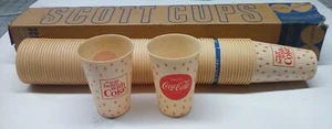 86 SCOTT COKE COCA-COLA 7 OZ máquina expendedora tazas enceradas en funda. Marcado 1957  - Imagen 1 de 5