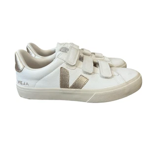 Neu ohne Etikett Veja Recife goldfarbenes Logo Klettverschluss-Sneaker Größe 9 - Bild 1 von 8