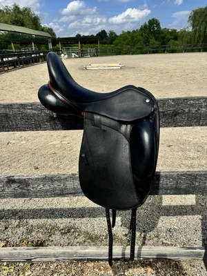 Custom Saddlery Icon Star 17.5” Dressage Saddle. 16” Flap, Medium Tree. - Image 1 of 4