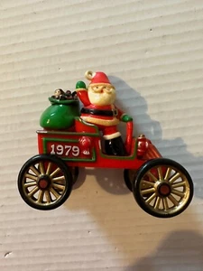VINTAGE HALLMARK 1979 SANTA'S MOTOR CAR ORNAMENT - Picture 1 of 5