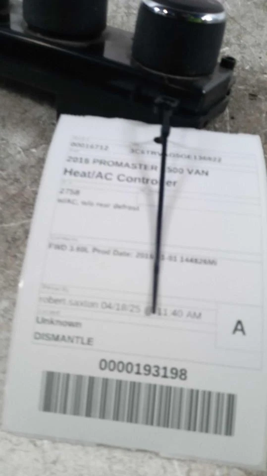 Control de temperatura con CA para furgoneta PROMASTER 1500 14-18 437885 Foto 1 de 3