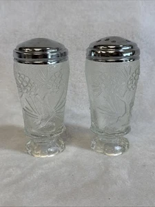 Indiana Glass Tiara Ponderosa Pine Shakers Vintage Red Pepper Parmesan Cheese - Picture 1 of 10