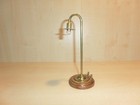 17730) Ungemarkt - Messinglampe auf Holzsockel - H. 17 cm - ansehen