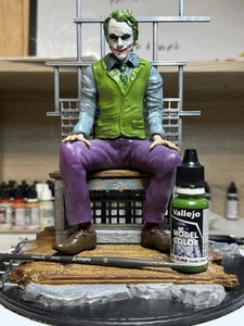 Joker Tribute Figure – Dark Knight Sitting on Police Chair, Dusty Hands - Picture 1 of 19
