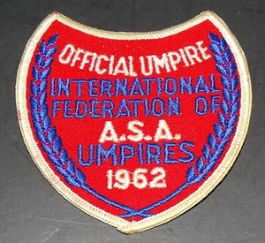 Stoffaufnäher 1962 Official Umpire - International Federation of A.S.A. Schiedsrichter - Bild 1 von 2