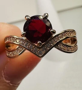 Ring Bomb Party Sz8 RBP Radiant Red Gem Crisscross Yellow Gold P Band Jewelry - Picture 1 of 8