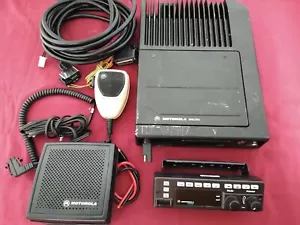 MOTOROLA ASTRO SPECTRA W4 VHF P25 DIGITAL TRUNKING MOBILE RADIO 110w COMPLETE - Picture 1 of 8