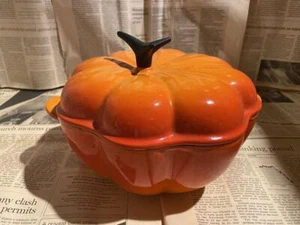 Le Creuset Orange Flame Pumpkin Dutch Oven Enameled Cast Iron Cocotte w Lid - Picture 1 of 10