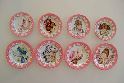 Dinette maison de poupée jouet ancien lot d'assiettes en tôle lithographiée - Photo 1/3