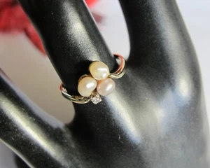 VTG Solid 9ct Yellow Gold Dainty Ring w/ Diamond & Freshwater Pearls (#00508) - Picture 1 of 14