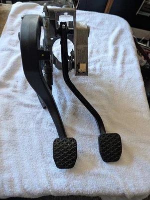 BMW F30 F23 F32 F33 MANUAL TRANSMISSION CLUTCH BRAKE PEDAL ASSEMBLY OEM 335 340i - Image 1 of 4