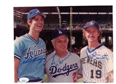 Dale Murphy Tommy Lasorda Robin Yount Signed 8x10 Photo JSA - Image 1 of 2