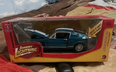 Shelby G T500 1967 verde Johnny Lightning 1/24 Foto 1 de 4