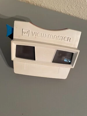 Vintage 1970's View Master GAF Handheld Model Red & White Blue Lever Free SHIP - Image 1 of 4