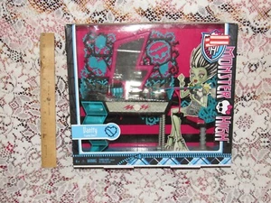 Vintage 2012 Monster High FRANKIE STEIN VANITY Playset - Vanity Chair Makeup MIB - Picture 1 of 4