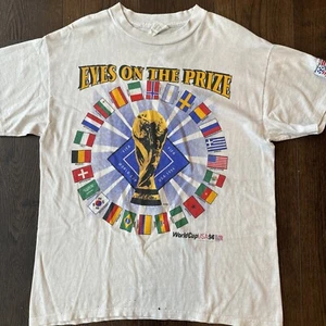 VTG 1994 FIFA World Cup USA Soccer T-Shirt Men’s Sz L Eyes On The Prize Flags - Bild 1 von 10