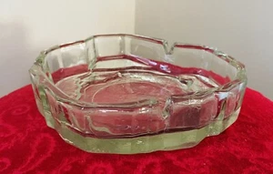 Aschenbecher Klarglas strukturiert abstrakte Form grün getönt schwer groß Vintage - Bild 1 von 6