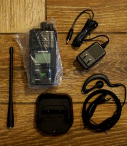 SAMCOM FPCN30A LONG RANGE UHF 2 WAY HANDHELD RADIO 5 WATTS 20 CHANNEL W/EAR PC - Zdjęcie 1 z 2