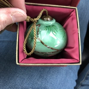 Ne' Qwa Art Cardinals & White Pine Hand Painted Blown Glass Ornament 7171165 - Picture 1 of 16