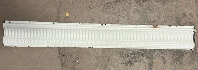 Antiguo techo de hojalata de colección blanco elegante en relieve 49"X6,5" MOLDEO PARA CALA azulejo en mal estado Foto 1 de 4