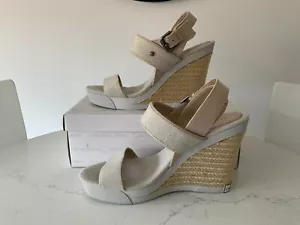 SANDALIAS CALVIN KLEIN JEANS MUJER EDIE ELEGANTES LONA BEIGE-UK 8 USADAS UNA VEZ/EN CAJA - Imagen 1 de 11