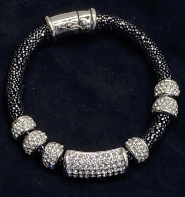 Pulsera de tela Joan Boyce tono plata Foto 1 de 4