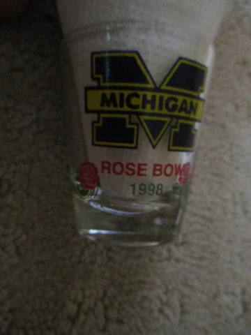 UNIVERSITY OF MICHIGAN 1998 ROSE BOWL COMMEMORATIVE SHOT GLASS * Cover