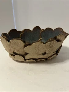 Dogwood Flower Bowl Artist Made Oval 7.5” X 3” Pottery Stoneware Glazed Inside - Imagen 1 de 7