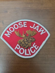 Moose Jaw Police Dept Red Canadian Police Shoulder Patch Obsolete Vintage - Bild 1 von 2