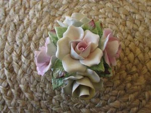 FIGURA GRANDE ROYALE STRATFORD HUESO CHINA ROSA EN FORMA DE CAPARAZÓN BLANCO - Imagen 1 de 8