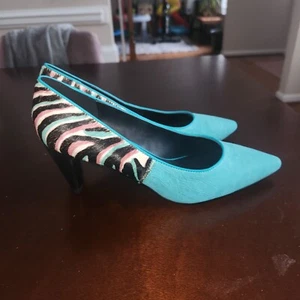 NWOT LOGO by Lori Goldstein Size 9 Linda Pumps Blue Animal Hair Print High Heels - Picture 1 of 7