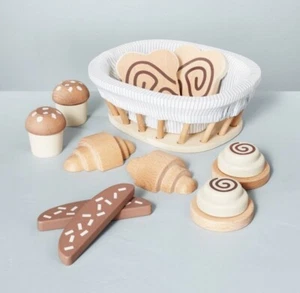 Herz und Hand Magnolie Holz Bäckerei Set Spielzeug Essen NEU IM KARTON BRANDNEU! - Bild 1 von 2