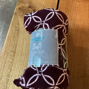 Comfort Bay Soft Throw 50x60 Fleece Blanket New Warm Cozy Design - Picture 1 of 4