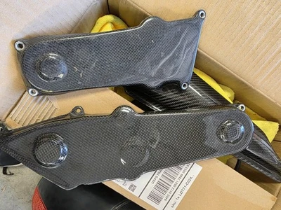 Ducati Monster 900 2001 carenados laterales de fibra de carbono y cubiertas de cinturón Foto 1 de 4