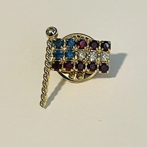 Prendedor de bandera americana vintage dorado con estrás - Joyería patriótica - Imagen 1 de 4