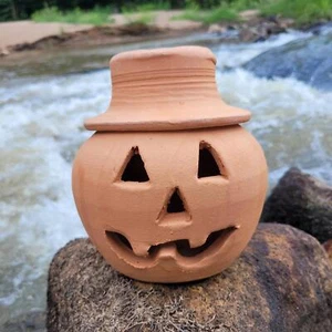 1 Quart Terra Cotta Jack-o'-lantern Pumpkin with Hat from Craven Pottery - Picture 1 of 9