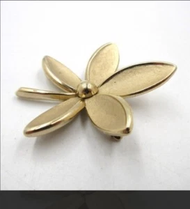 2 Vintage Trafari Signed Brooch Pin Gold Tone Flower & Bow 3.25" Estate - Picture 1 of 12