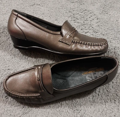 Женские кожаные мокасины SAS на танкетке сделано в США 8,5 серебристые удобные - Изображение 1 из 4