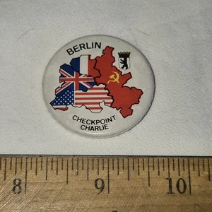 Vintage Berlin Checkpoint Charlie pinback button 1.5" - Imagen 1 de 3