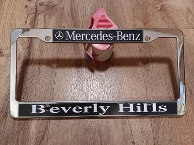 Marco de matrícula de plástico para concesionario de automóviles Beverly Hills Mercedes-Benz, California Foto 1 de 4