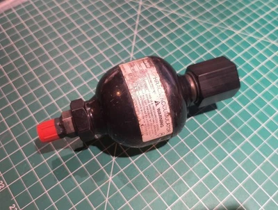 PARKER AD016B25T9A1 Diaphragm Accumulator 10 cu in 3600 psi  - Image 1 of 3