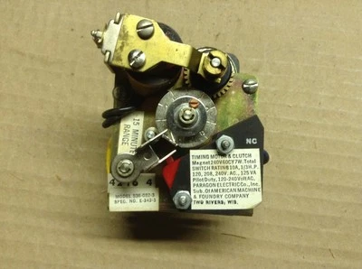 AMF Paragon 536-032-03 On Delay 15 Minute Automatic Reset Timer and Clutch - Image 1 of 3