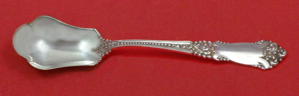 Cucharada de plata esterlina La Marquise de Reed and Barton hecha a medida 5 3/4" Foto 1 de 1