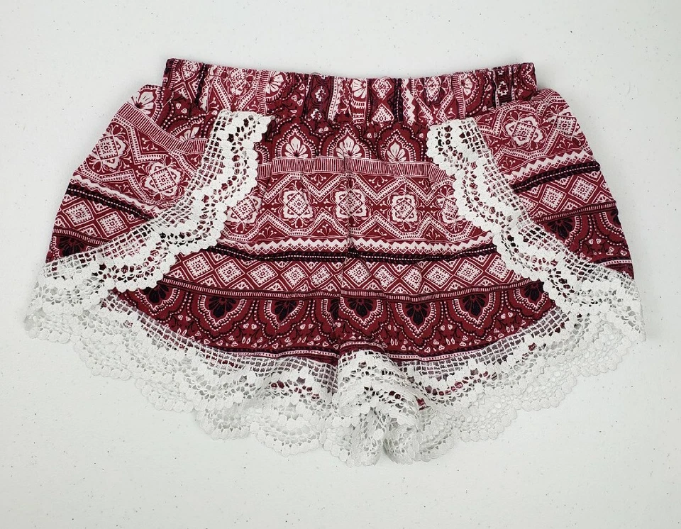 Pantalones Cortos Charlotte Russe Acento de Encaje Fluido Pull On Rojo Para Mujer Talla XS Foto 1 de 4