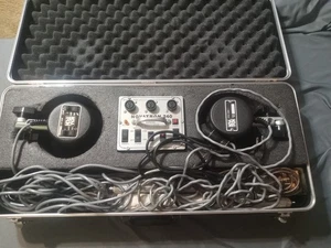 Vintage Novatron 240 2 Head Lighting Kit Flash Kit w/ Hard Case Umbrellas Etc... - Picture 1 of 8