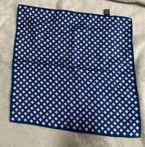 Gorgeous unbranded 100% Silk Men’s Pocket Square  - Picture 1 of 3