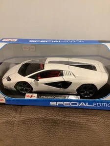 New Maisto Lamborghini Countach LPI 800-4 DieCast 1/18 Special Edition White - Picture 1 of 15